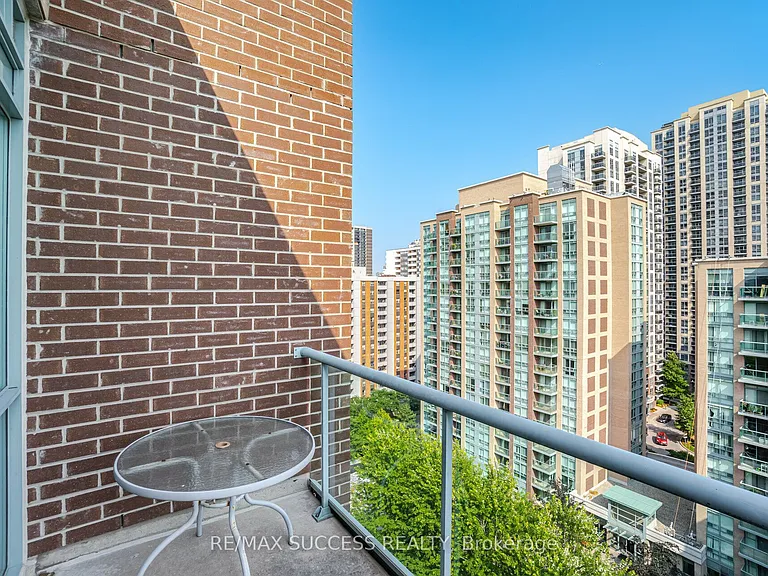 11 Michael Power Pl #Penthouse 14 — Photo 17