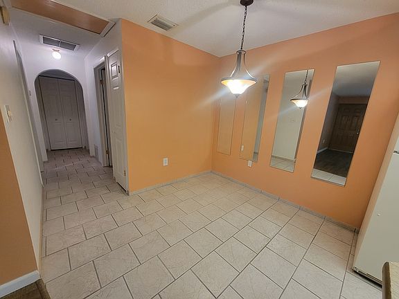 5th image of 6141 Chesham Dr APT 8