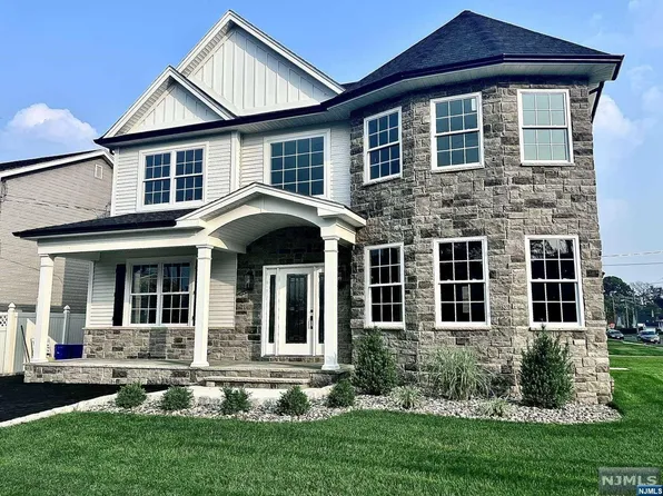 270 Wilson St, Saddle Brook, NJ 07663