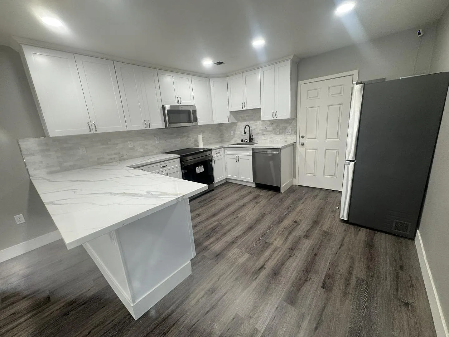 517 Madera Ave - 1 — Photo 2
