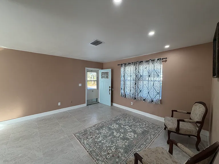 655 16th St NW #651 — Photo 3