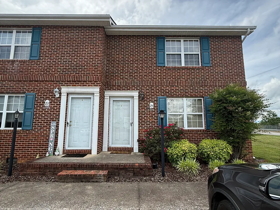 24 Lexington Ct