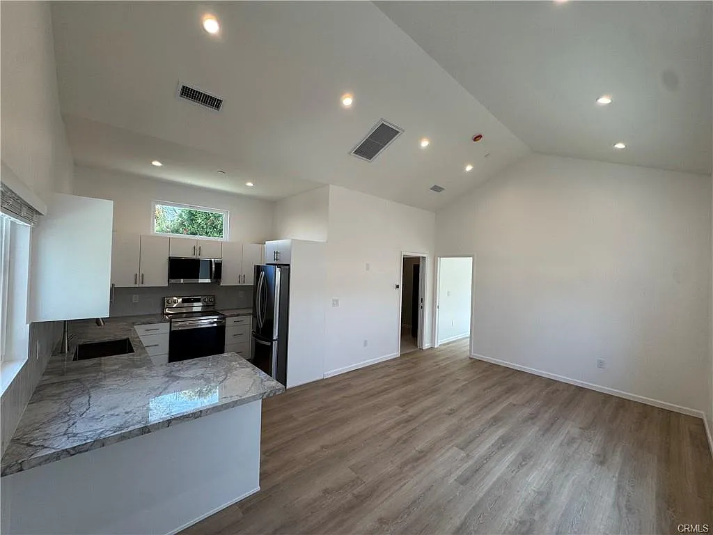 Building Photo - 5032 Serrania Ave