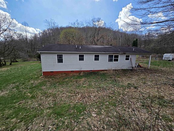 4th image of 144 Smoke House Rd