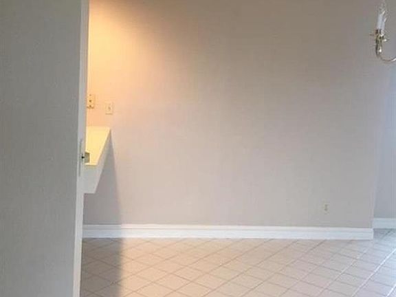 4th image of 100 Tower Dr APT 901