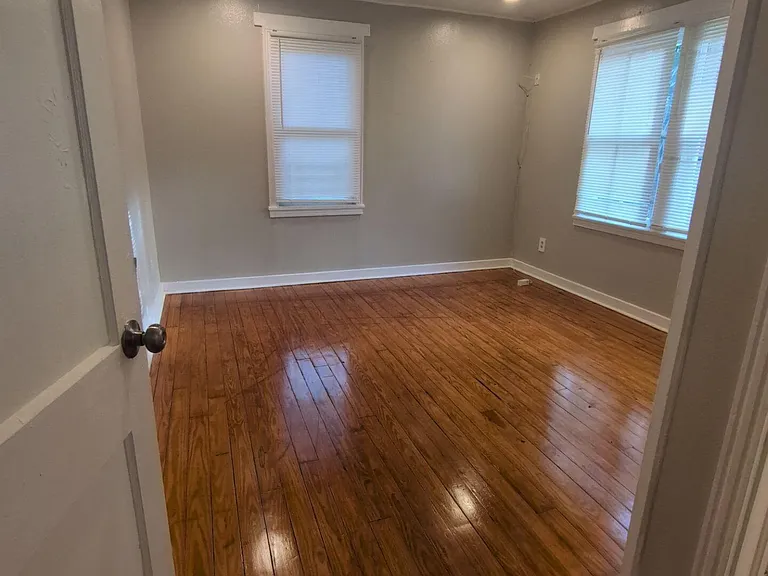 1037 Detroit St — Photo 5