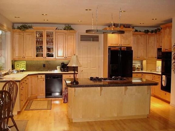 Gourmet Island Kitchen