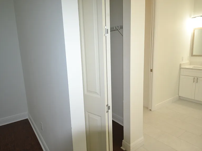 5728 Biscayne Ct — Photo 15