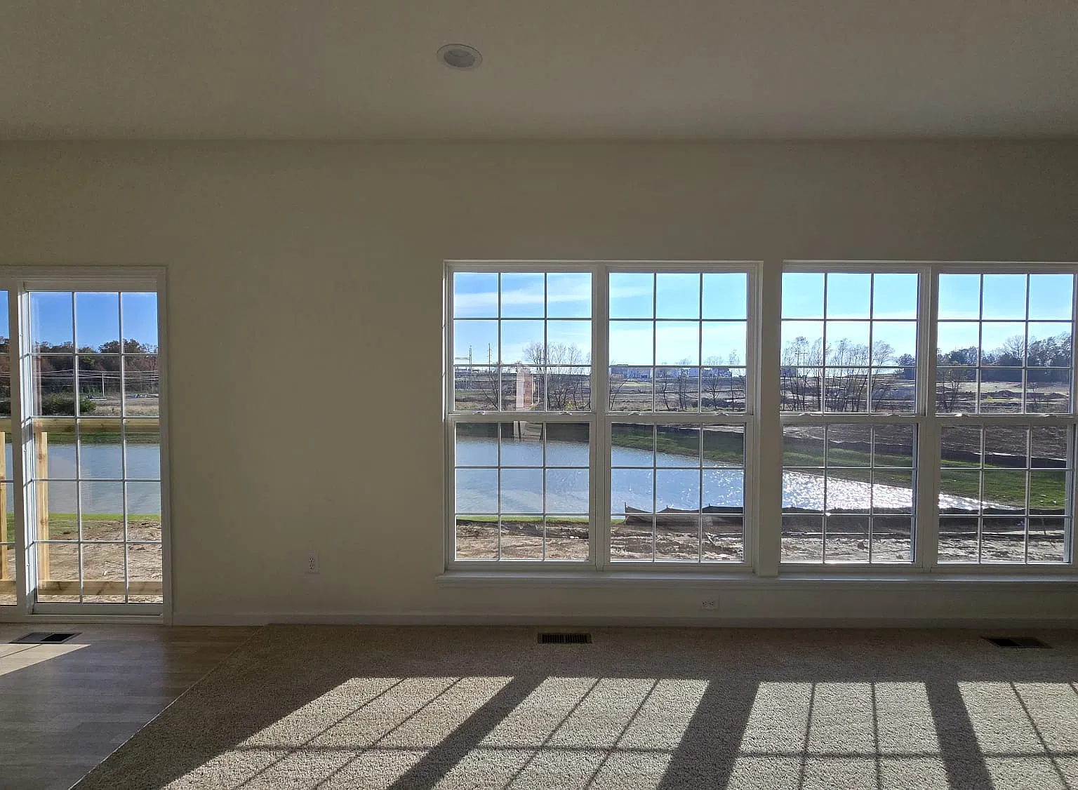 4 bed, 2.5 bath, 2800 sqft, $3,200 — Photo 3
