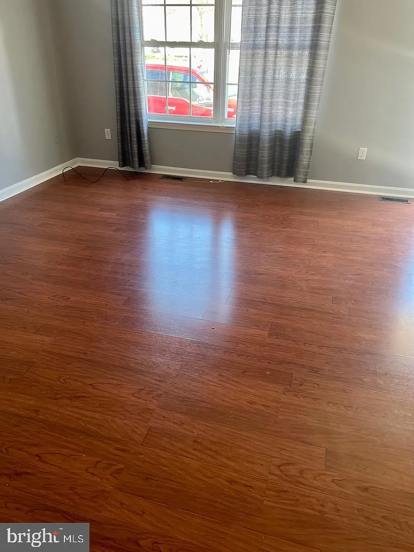 3 bed, 2.5 bath, 1408 sqft, $2,100 — Photo 4