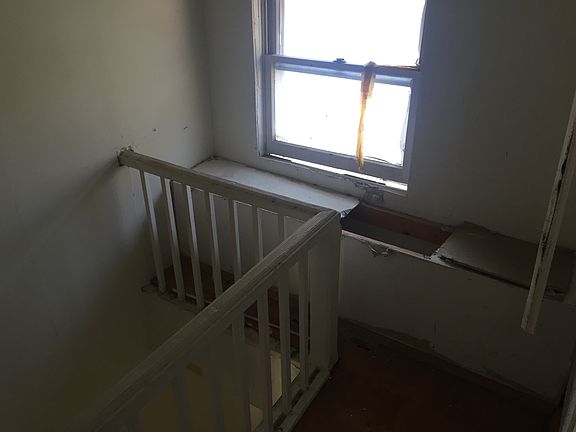4th image of 834 7th St