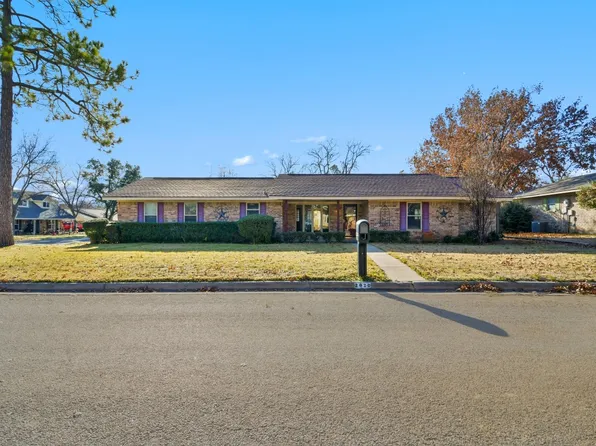 2022 Greenbriar Dr, Gainesville, TX 76240