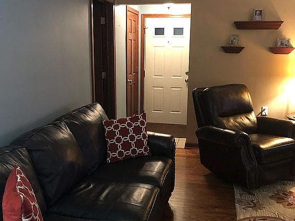 3rd image of 511 Pierce Ave