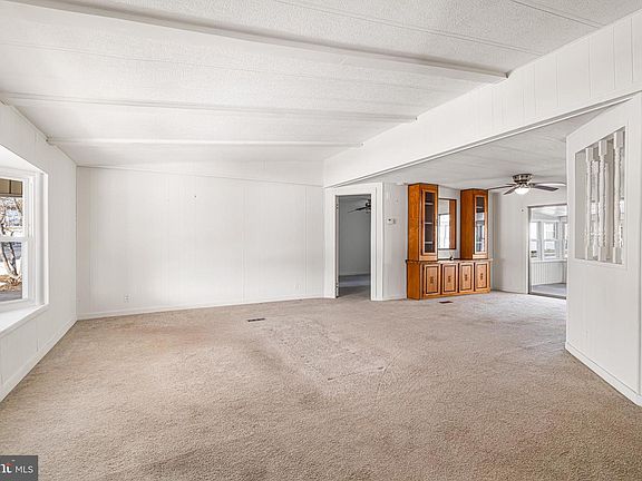 3rd image of 254 Rabbit Run