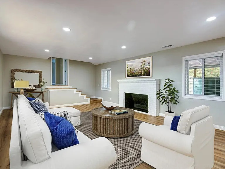 125 Hecker Pass Rd — Photo 2