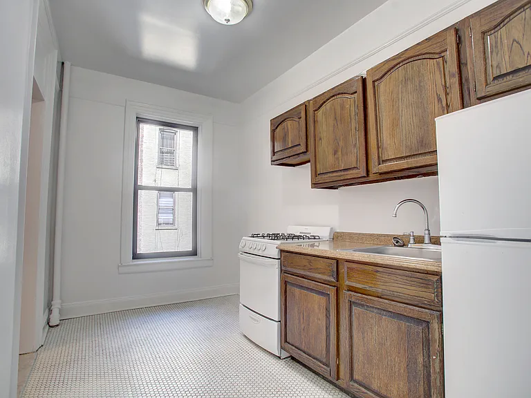 230 W 108th St #2D — Photo 4