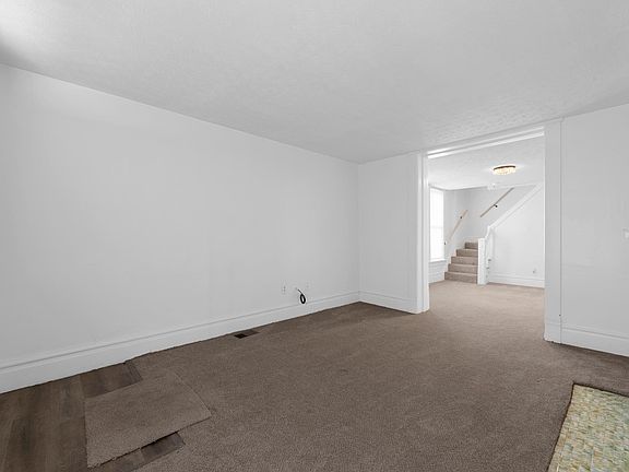 3rd image of 115 W Park Ave #115