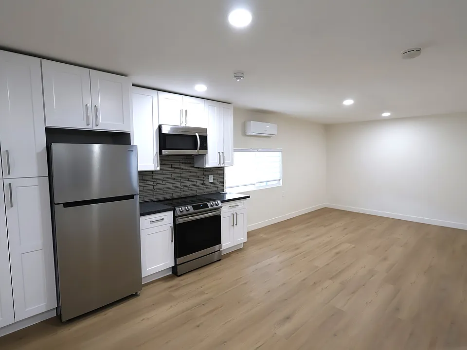 Kitchen & Living room