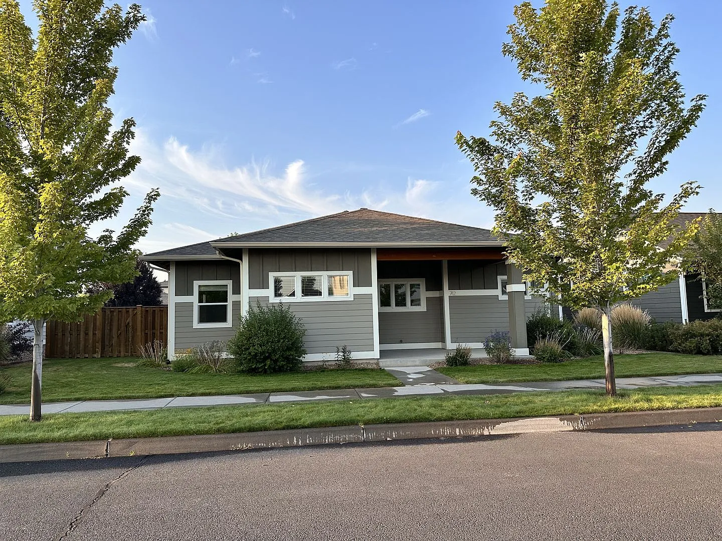 Newer 3 Bedroom / 2 Bathroom Home with Office Nook in Prineville Oregon — Photo 2