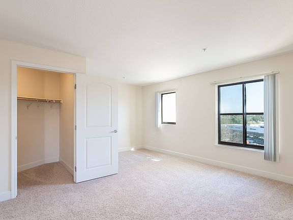 4th image of 2383 N Main St Unit 421