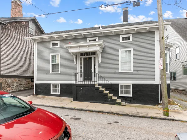 13 Sherman St APT 3, Newport, RI 02840