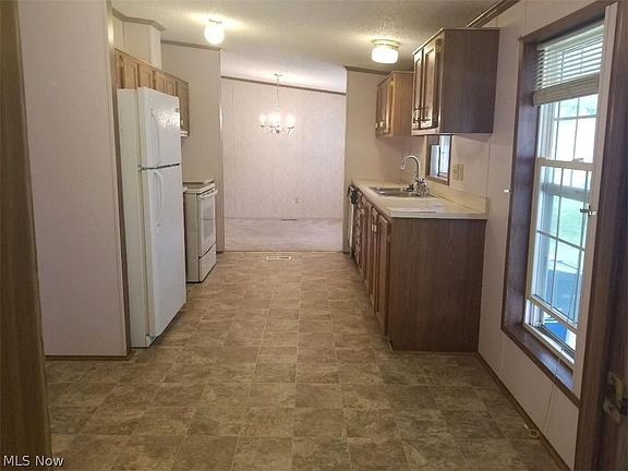 5th image of 152 Ashwood Ave
