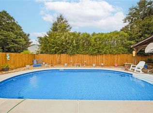 1925 Stillwood Ln, Virginia Beach, VA 23456