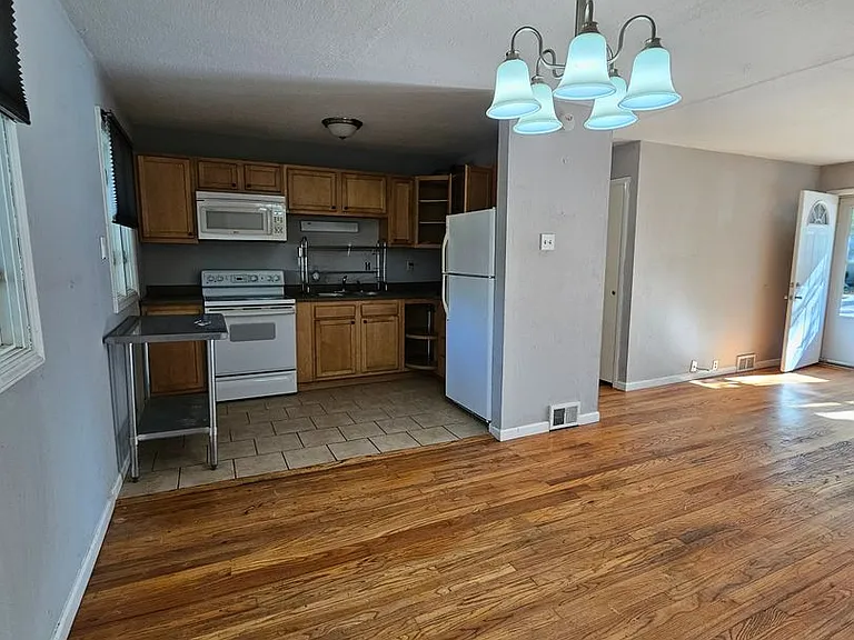 1618 Sangamon Dr — Photo 4