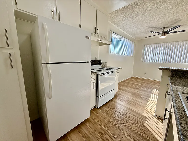 Vine Street Apartments — Photo 37