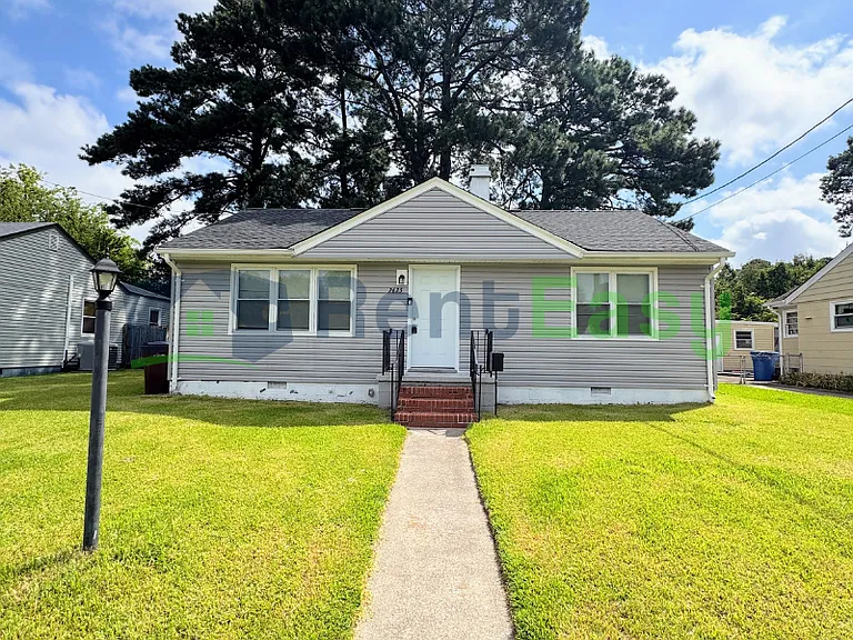 2625 Eastwood Ave — Photo 1