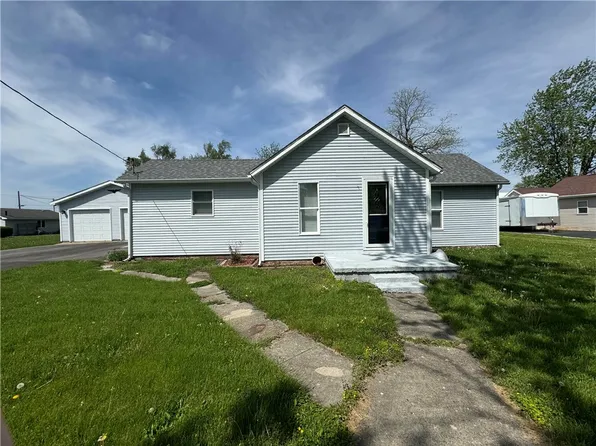 411 S Walnut St, Maroa, IL 61756