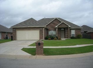 833 SW 40th St, Moore, OK 73160