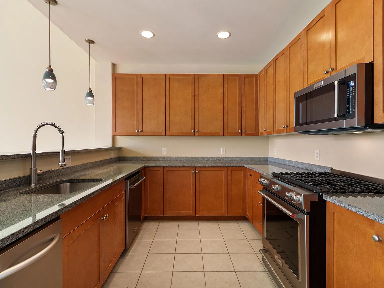 2 bed, 1254 sqft, $2,800 — Photo 2