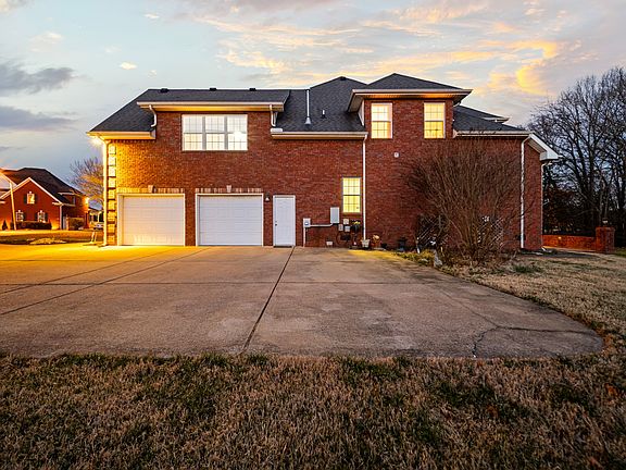 4th image of 2310 Higgins Ln