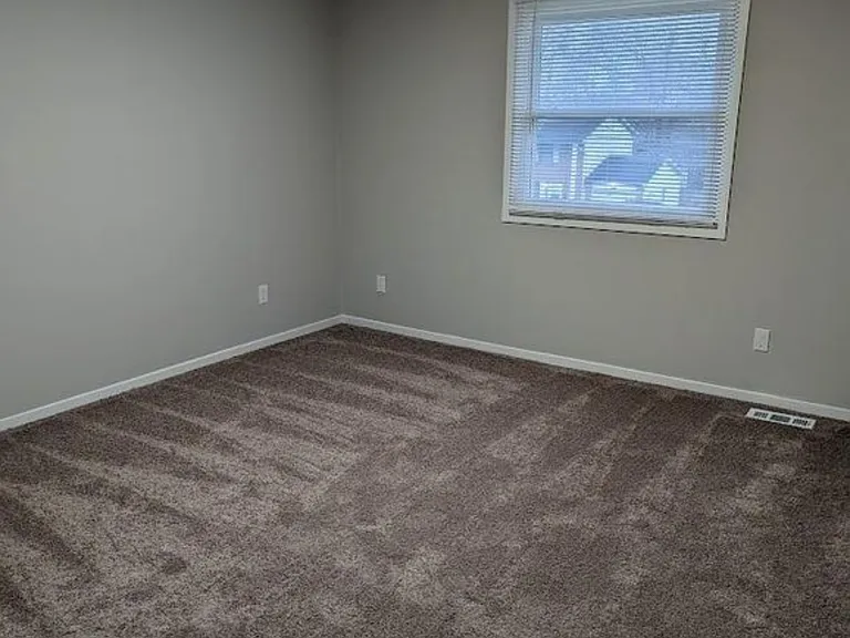 1436 Ellesmere Ave NW — Photo 10