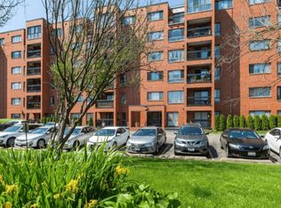 3700 Capri Ct APT 206, Glenview, IL