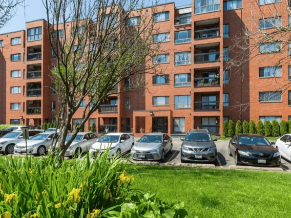 3700 Capri Ct APT 206, Glenview, IL 60025