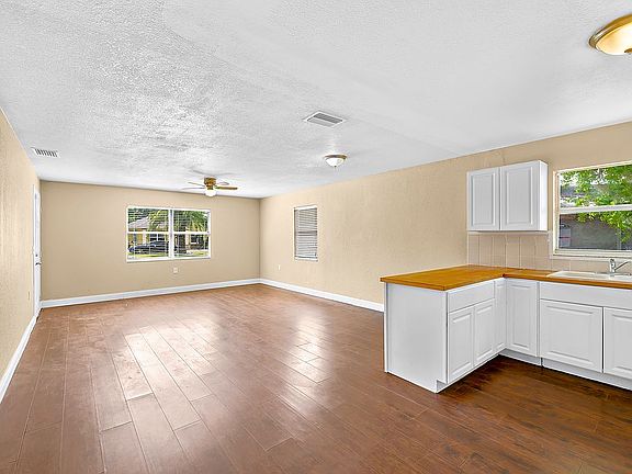 3rd image of 1184 SW Melody Dr