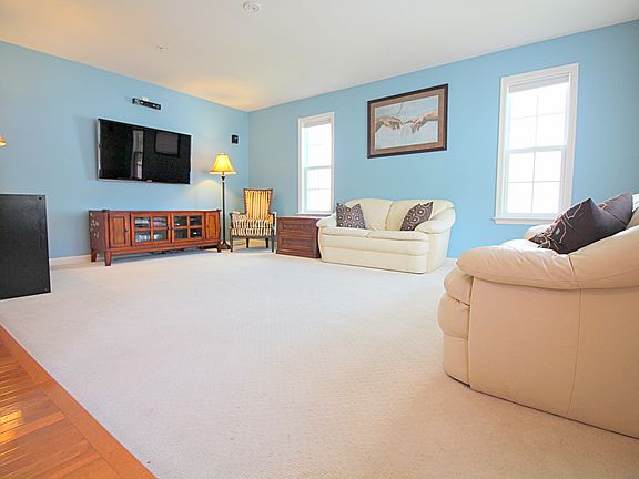3rd image of 1300 Dogwood Dr