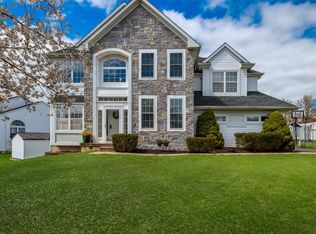 1040 Hickory Ridge Dr, Chalfont, PA 18914