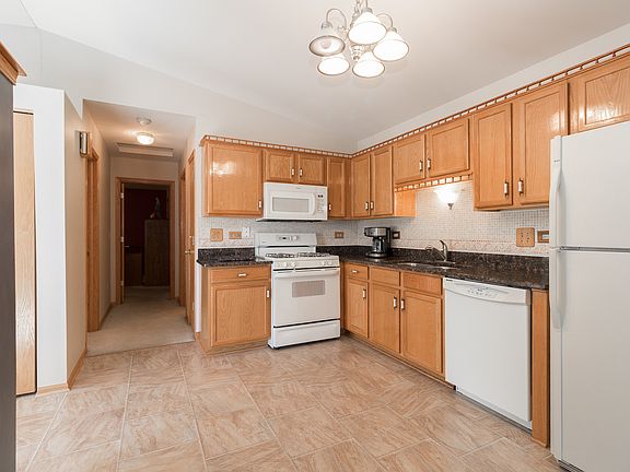 4th image of 18120 Kirby Dr #18120