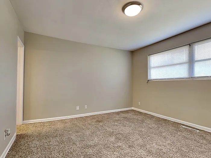 1332 Arlingwood Ave — Photo 9