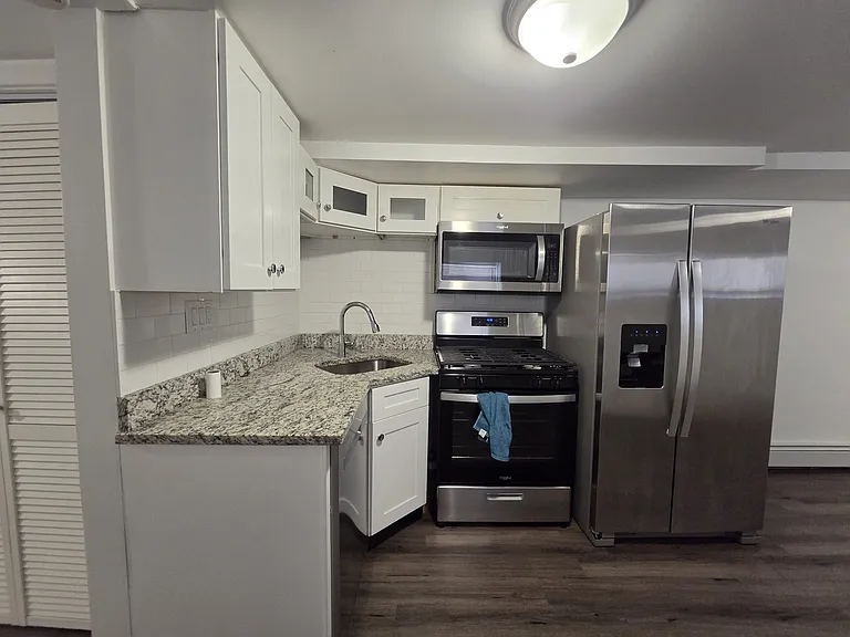 5718 W Melrose St #B — Photo 6