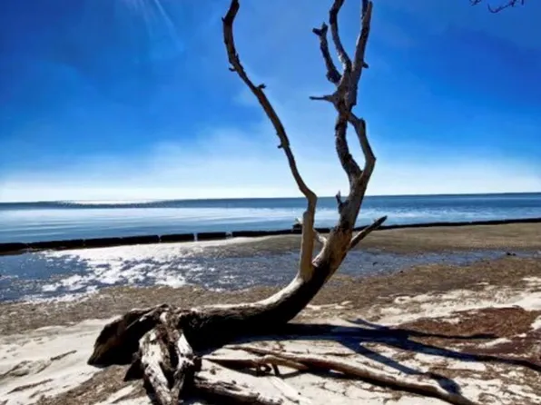 5 Indian Mound Dr, Eastpoint, FL 32328