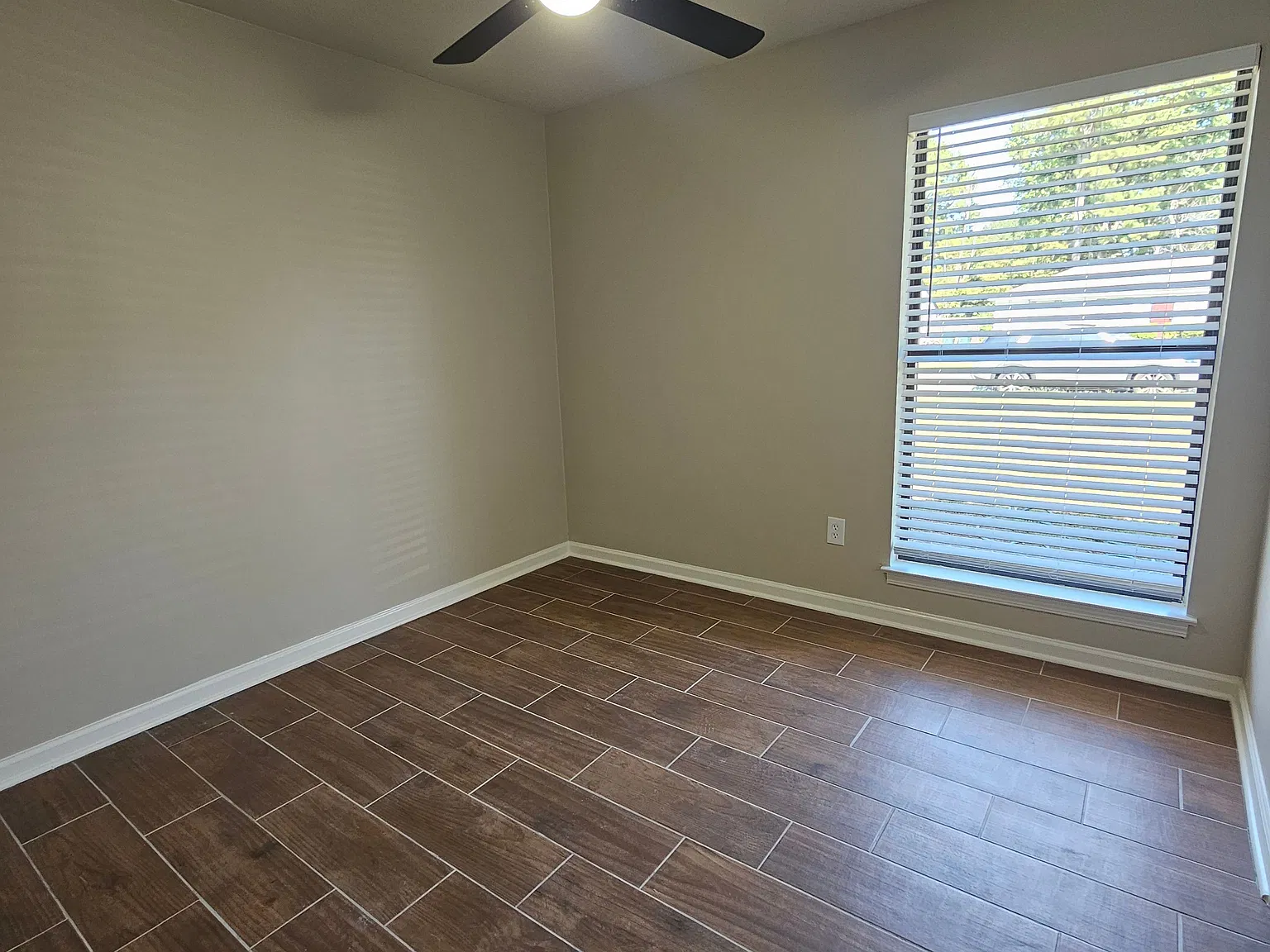 3 bed, 1.5 bath, 1201 sqft, $1,700 — Photo 4