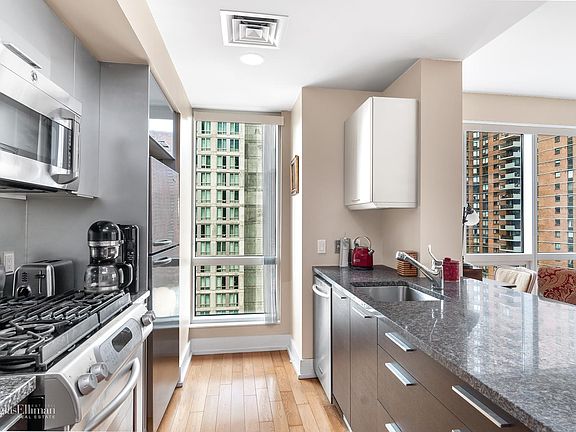3rd image of 350 W 42nd St APT 19B