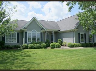 5428 Pinecrest Dr, Lockport, NY 14094