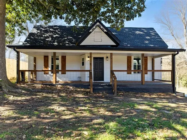 342 Spring St, Commerce, GA 30529