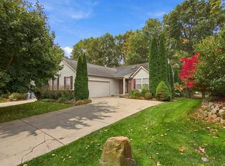 2730 Signature Cir, Pinckney, MI 48169