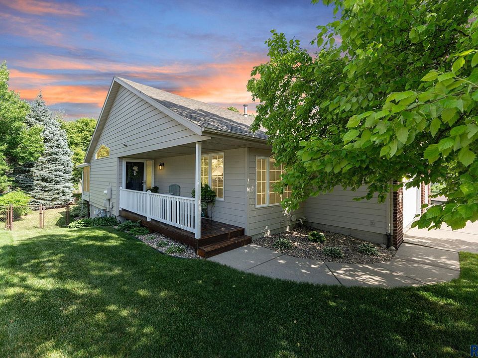 1st image of 1712 S Campbell Trl